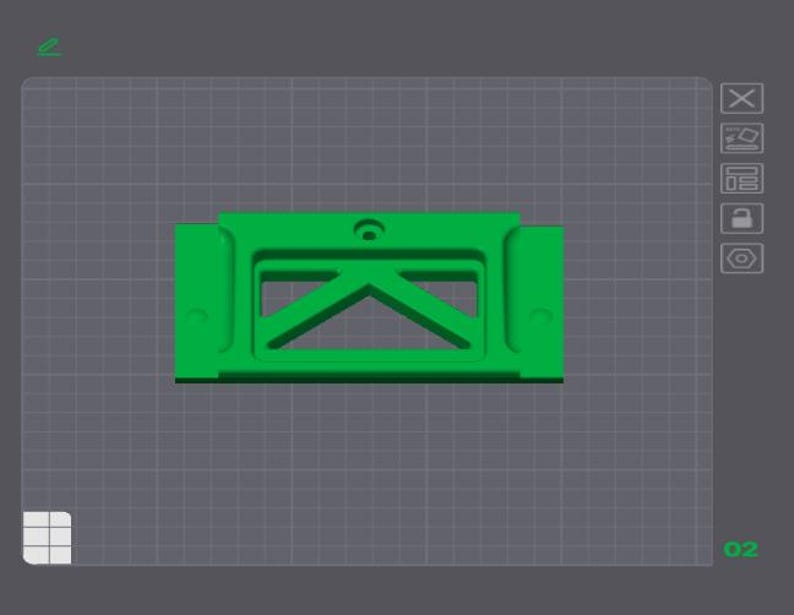 Puede incluir: Una pieza de pl&aacute;stico verde impresa en 3D con forma rectangular y un recorte en el centro. El recorte tiene forma triangular con un peque&ntilde;o agujero en la parte superior.