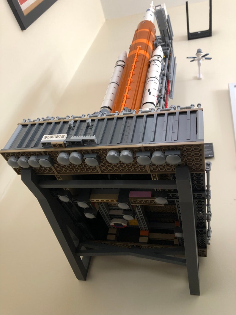 Wall Mount to display ARTEMIS SLS Full Launch Complex (10341) image 10