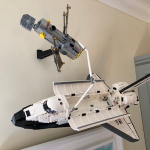 Wall Mounting Kit for displaying Space Shuttle Discovery (10283)