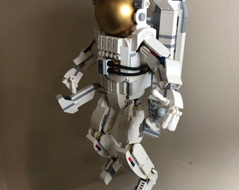 レゴ クリエイター 3-in-1 宇宙飛行士 (31152) を展示するための壁掛け