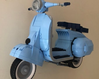 Support mural imprimé en 3D pour exposer Lego Vespa (10298)