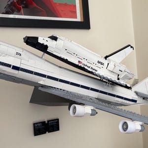 JASFDesign Wall Mount Displaying Lego 747/Shuttle in 30Deg Bank and climb attitude.