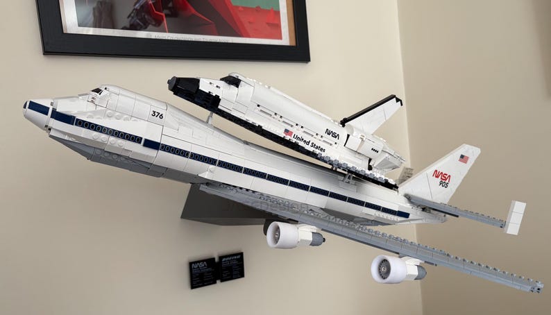JASFDesign Wall Mount Displaying Lego 747/Shuttle in 30Deg Bank and climb attitude.