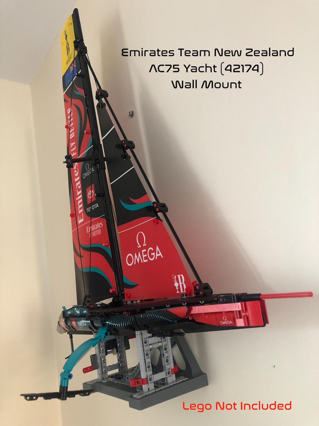 レゴ エミレーツ チーム ニュージーランド AC75 ヨット (42174) を展示