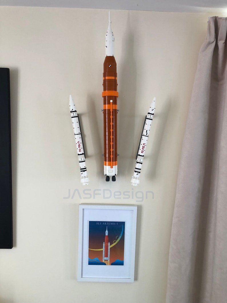 Wall Mount to display ARTEMIS SLS Rocket (10341) image 4