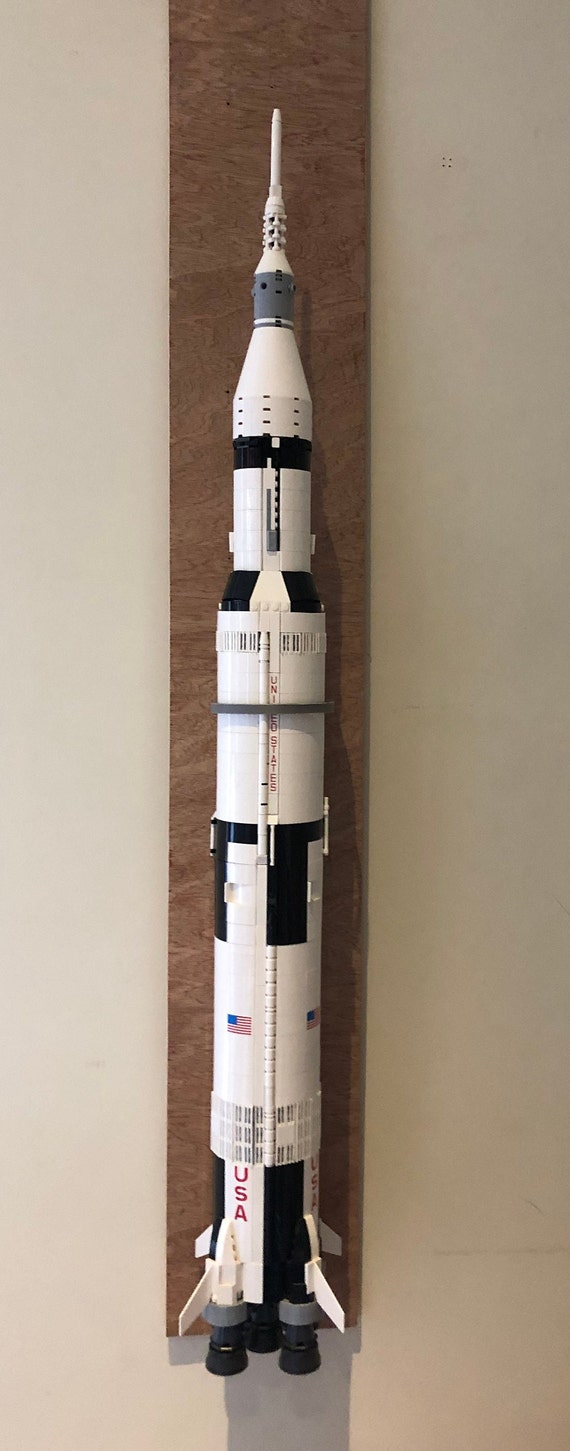 Kit de montage mural pour exposer la fusée Apollo Saturn V -  France