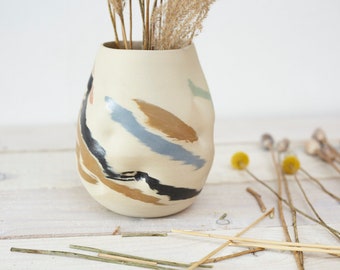 Organic vase with inlaid colored clay