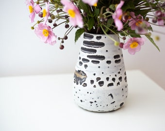 Teardrop-shaped vase with high-contrast glaze