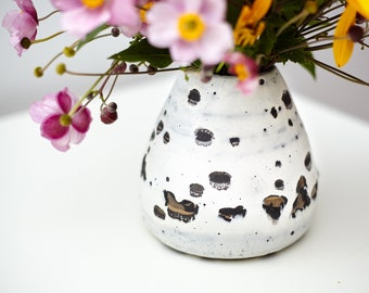 Teardrop-shaped vase with high-contrast glaze