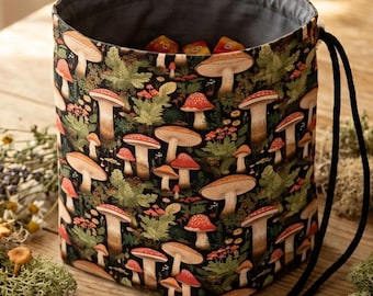 Cottagecore mushroom dice bag with pockets, cute forest dice pouch for dnd girlfriend and dm gift