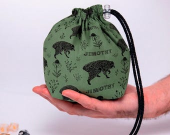 Bolsa para dados Jimothy con diseño de mapache y bolsillos, con capacidad para 300 dados, ideal para directores de juego.