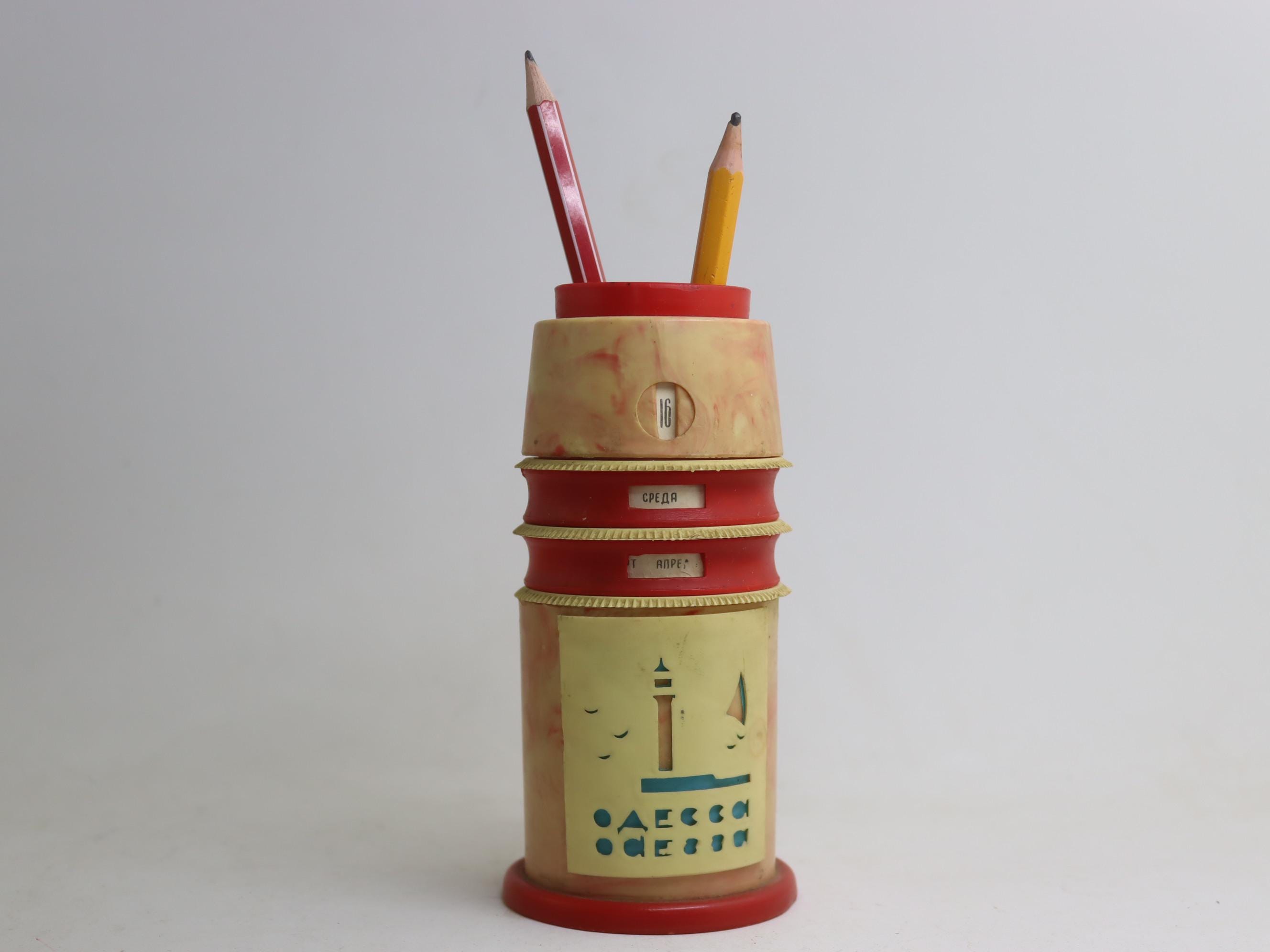 vintage pencil pen holder with perpetual calendar. soviet table calendar rotary calendar soviet ussr Ukraine odessa souvenir