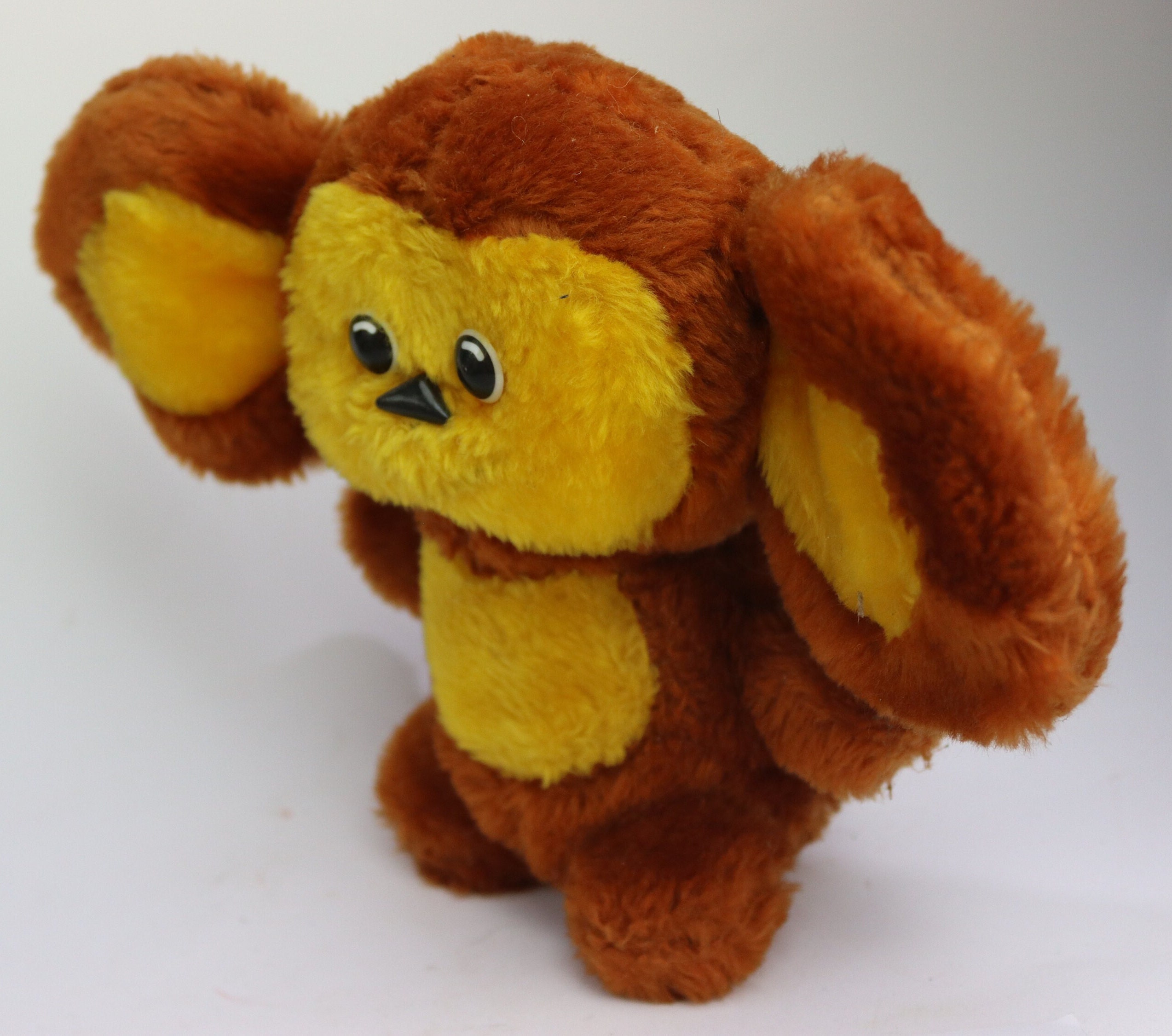 面白い日当たりの良いビンテージの柔らかいおもちゃのチェブラーシカ