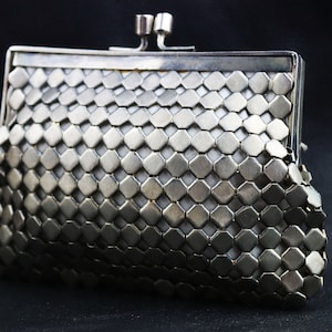 Monedero de metal de mujer vintage, billetera de mujer soviética, monedero de teatro, bolsa de color plata antigua, bolsa de cosméticos pequeña, bolsa de metal, mini esteticista