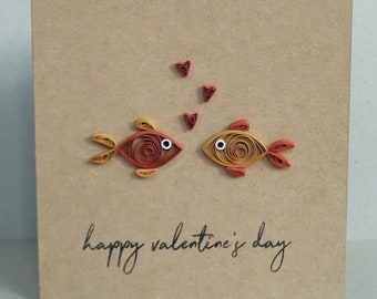 Jubileum nu ook beschikbaar) 3 KLEURKEUZES Unieke handgemaakte Quilled Fish in love Hearts Valentijnsdagkaart Man Vrouw Partner