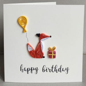 Carte d'anniversaire piquante faite main unique renard avec ballon et cadeau