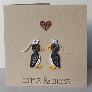 Carte de mariage unique faite à la main de Mme et Mme de pingouins piquants faits à la main