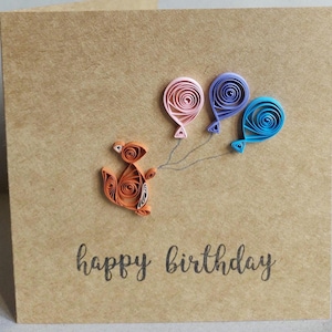 Carte d'anniversaire piquante faite main unique - Écureuil roux mignon avec des ballons