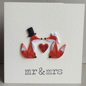 Carte de mariage unique faite main avec des renards piquants