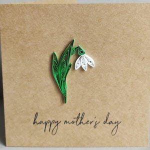 Carte de voeux kraft piquante faite main unique pour la fête des mères de perce-neige