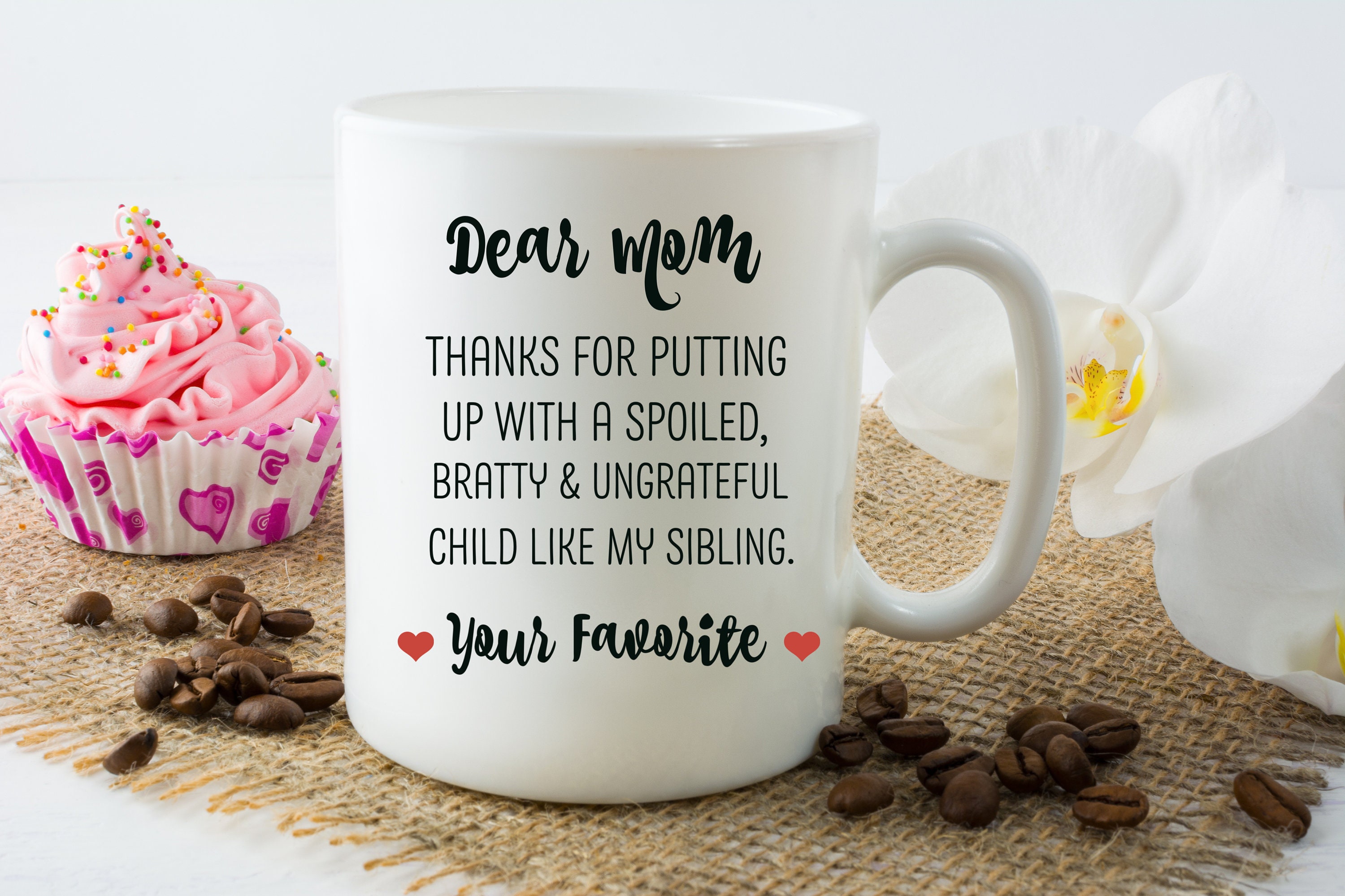 Sottobicchiere Umoristico Con Scritta In Inglese Per Mamma | Dear Mum Thanks 4 Putting Up With My Sibling, Regalo Divertente 9x9 Cm