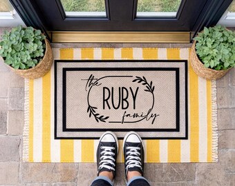 Personalised Family Name Doormat – Wreath Design – Custom The Family Mat – Welcome Door Mat – Housewarming Gift