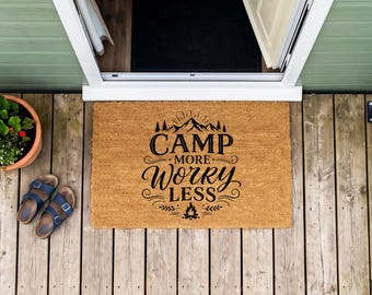 Felpudo "Acampa más, preocúpate menos" – Divertido regalo para amantes del glamping y el camping