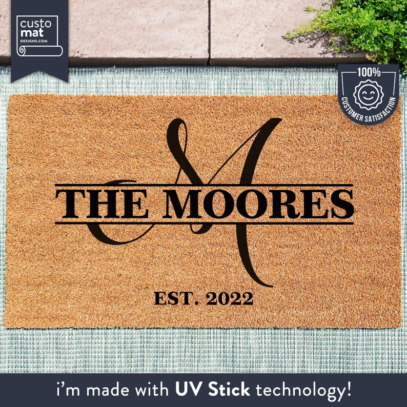 a door mat with the words the moores on it