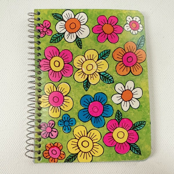 Vintage 1970s MOD DAISY Petite Notebook - Made in Great Britain - Classic 70s Style!