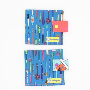 Die Brieftasche enthält Tampons, Feuchttücher, Einwegbeutel, Geschenke für Mädchen, Damenbinden, Rucksack und Geldbörsenzubehör