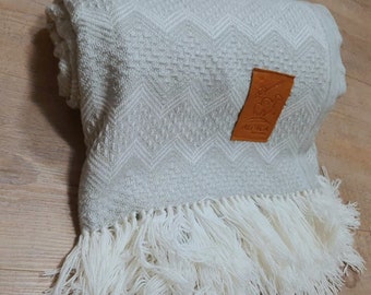 Blanket made with the best quality alpaca wool - premium alpaca wool blanket - soft and cozy blanket