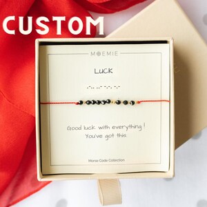 Bracelet ficelle rouge, bracelet porte-bonheur, cadeaux porte-bonheur, bracelet code morse personnalisé, bracelet personnalisé, bracelet spinelle, cadeau d'anniversaire