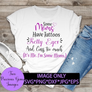 Manche Mamis haben Tattoos, hübsche Augen und schimpfen zu viel. Ich bin's, ich bin eine Mama. Niedliche Mama svg. Mama Zitat, Schnittmuster, Plotterdatei. Muttertag svg
