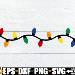 Puede incluir: Una cadena de luces navideñas de colores con bombillas rojas, naranjas, amarillas, verdes, azules y moradas. Las luces están enhebradas en un cable negro y están dispuestas en un patrón ondulado.