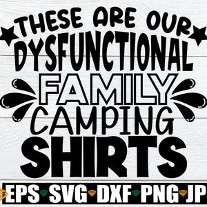 Estas son nuestras camisas de camping familiares disfuncionales, divertido camping familiar svg, vacaciones de camping familiar svg, divertido camping familiar a juego svg