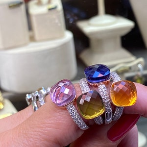 Shiny colored solitaire rings in 925 silver with faceted cushion stone