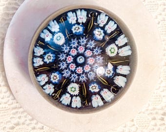 Pisapapeles antiguo de Millefiore, Perthshire, Escocia