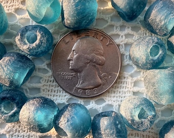 Perles en verre recyclé en forme de donut – Perles d'espacement bleu sarcelle givré Montana (18 ou 36 pièces)