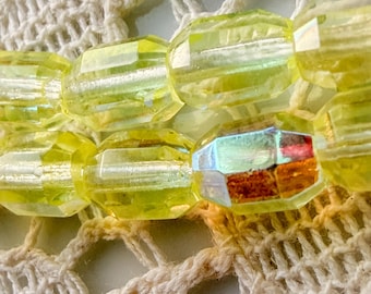 Perles en verre à l'uranium et à la vaseline tchèque - Perles cylindriques à facettes, finition AB, rangs complets (25 pièces)