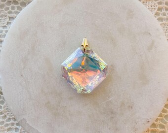 Pendentif vintage Swarovski Aurora Borealis en cristal | Breloque prisme octogonal taillé en diamant, bélière dorée