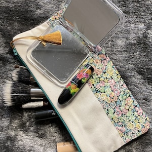 Trousse en Liberty pour maquillage, médicaments, sac à langer, stylos d'écoliers image 1