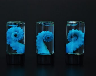 Blue OCTOPUS TENTACLE in a jar, wet specimen, diaphonization. Mature wet content :)