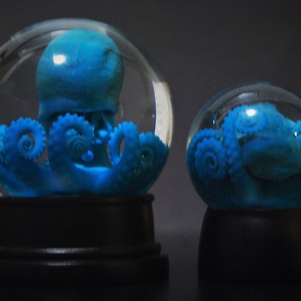 GLOBE : Pieuvre bleue, cthulhu, kraken. Spécimen mouillé, curiosité, bizarrerie, déco steampunk