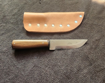 Bluff #10 knife, walnut wood handle. Frontier style sheath