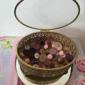 Gold Filigree Trinket Storage Oval Display Case with Glass Lid