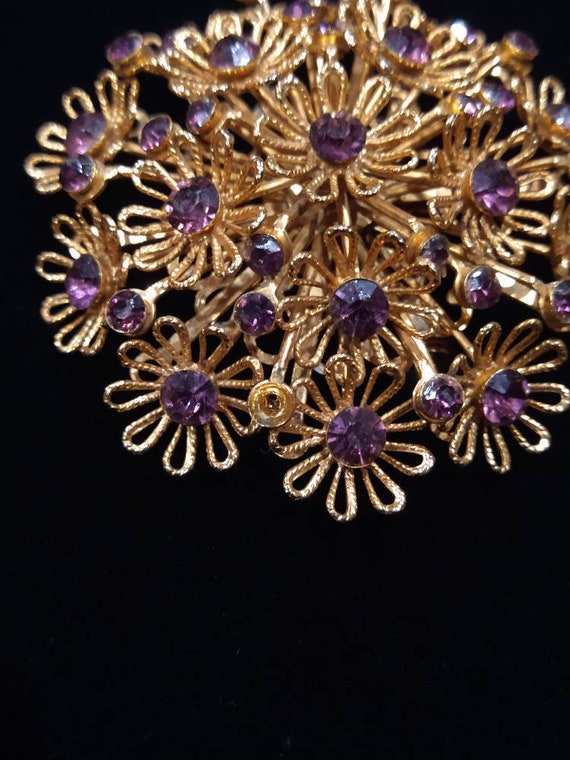 1950's purple rhinestone and gold filigree flower… - image 9