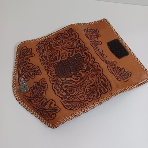 Vintage tooled leather oak leaf and acorn wallet - image 2