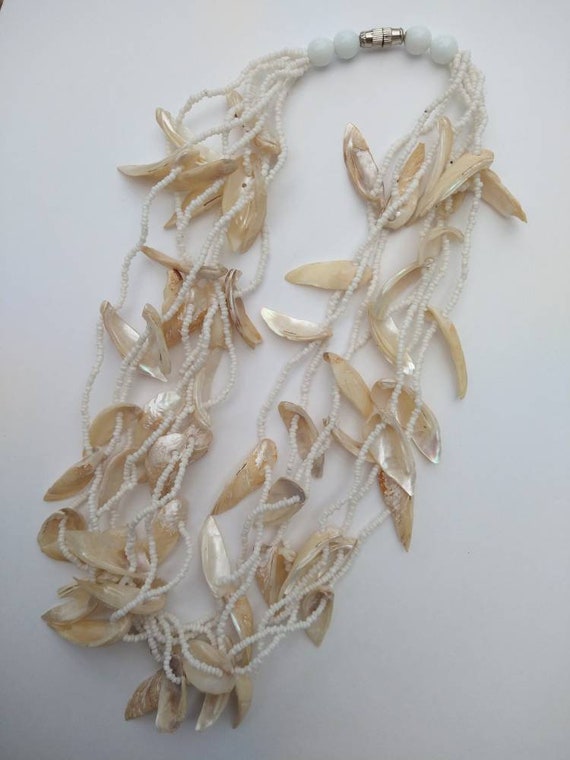 Vintage white seashell multi strand necklace - Gem