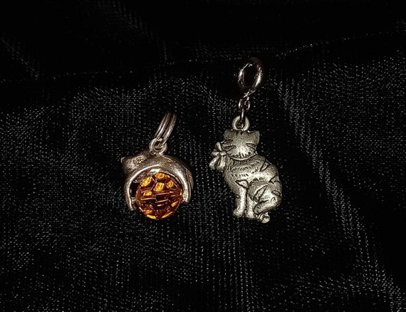 2 vintage kitty cat charms - image 2