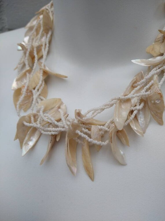 Vintage white seashell multi strand necklace - image 9